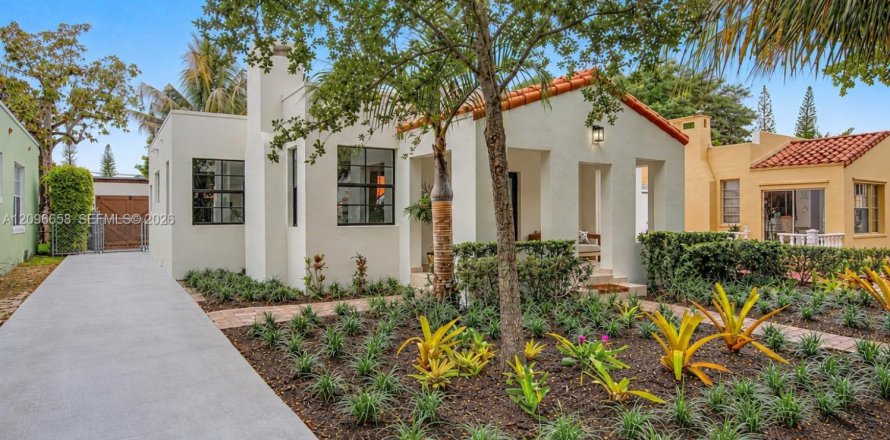 House in Coral Gables, Florida 3 bedrooms, 162.11 sq.m. № 2399935