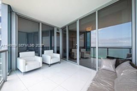 Condo in Sunny Isles Beach, Florida, 1 bedroom  № 1997329 - photo 25