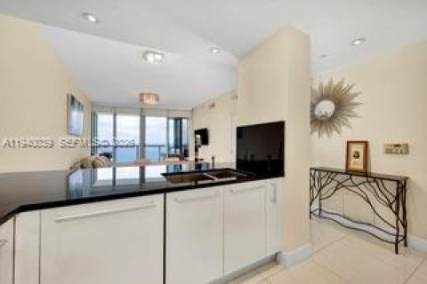 Condo in Sunny Isles Beach, Florida, 1 bedroom  № 1997329 - photo 20