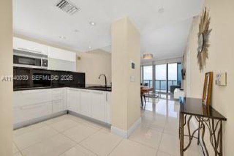 Condo in Sunny Isles Beach, Florida, 1 bedroom  № 1997329 - photo 28