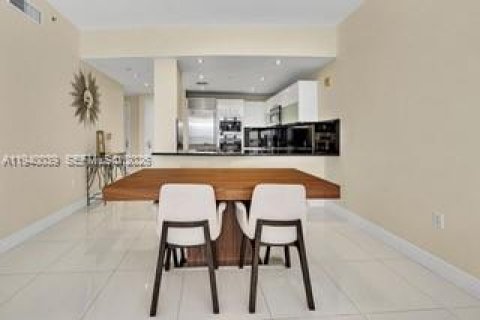 Condo in Sunny Isles Beach, Florida, 1 bedroom  № 1997329 - photo 23