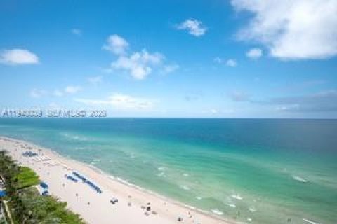 Condo in Sunny Isles Beach, Florida, 1 bedroom  № 1997329 - photo 2