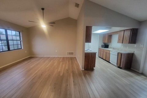 House in Holiday, Florida 2 bedrooms, 81.01 sq.m. № 2230639 - photo 6