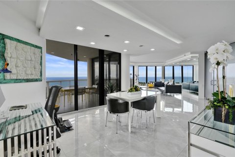 Copropriété à vendre à Aventura, Floride: 2 chambres, 179.86 m2 № 1943437 - photo 4