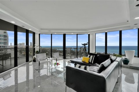 Copropriété à vendre à Aventura, Floride: 2 chambres, 179.86 m2 № 1943437 - photo 2
