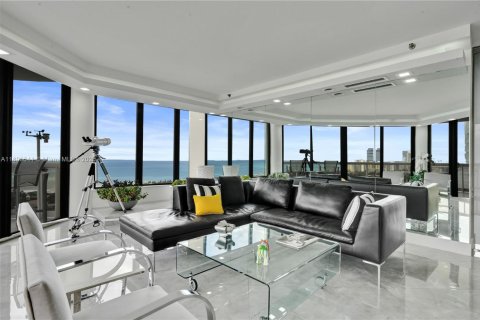Copropriété à vendre à Aventura, Floride: 2 chambres, 179.86 m2 № 1943437 - photo 3