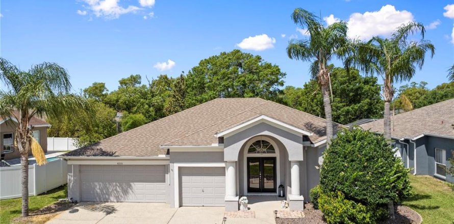 House in Land O' Lakes, Florida 4 bedrooms, 217.86 sq.m. № 1662621
