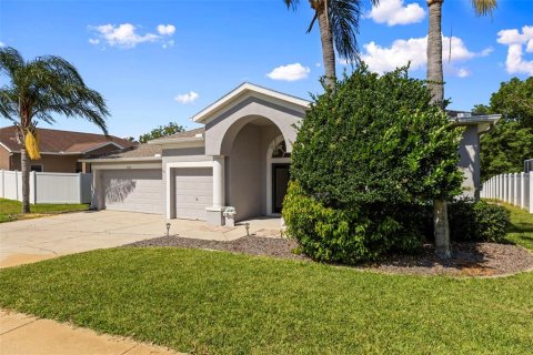 House in Land O' Lakes, Florida 4 bedrooms, 217.86 sq.m. № 1662621 - photo 8