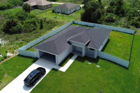 Villa ou maison à Lehigh Acres, Floride 3 chambres, 143.63 m2 № 2182137