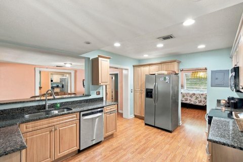 Casa en venta en Tampa, Florida, 4 dormitorios, 260.68 m2 № 2386625 - foto 12