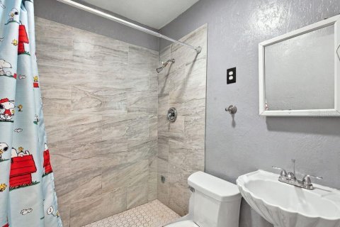 Casa en venta en Tampa, Florida, 4 dormitorios, 260.68 m2 № 2386625 - foto 26