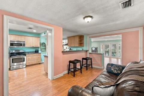 Casa en venta en Tampa, Florida, 4 dormitorios, 260.68 m2 № 2386625 - foto 9