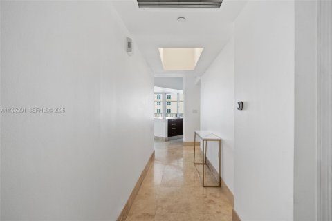 Купить кондоминиум в Авентура, Флорида 2 спальни, 121.89м2, № 1987976 - фото 26