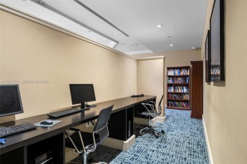 Купить кондоминиум в Авентура, Флорида 2 спальни, 121.89м2, № 1987976 - фото 30