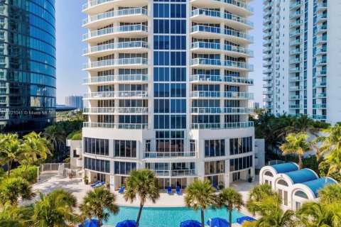 Купить кондоминиум в Санни-Айлс-Бич, Флорида 2 спальни, 156.08м2, № 1984954 - фото 1