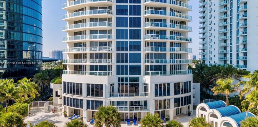 Кондоминиум с 2 спальнями в Санни-Айлс-Бич, Флорида № 1984954