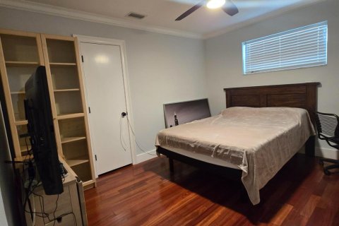 House in Hollywood, Florida 3 bedrooms, 233.93 sq.m. № 2286638 - photo 12