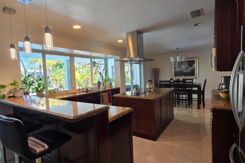 House in Hollywood, Florida 3 bedrooms, 233.93 sq.m. № 2286638