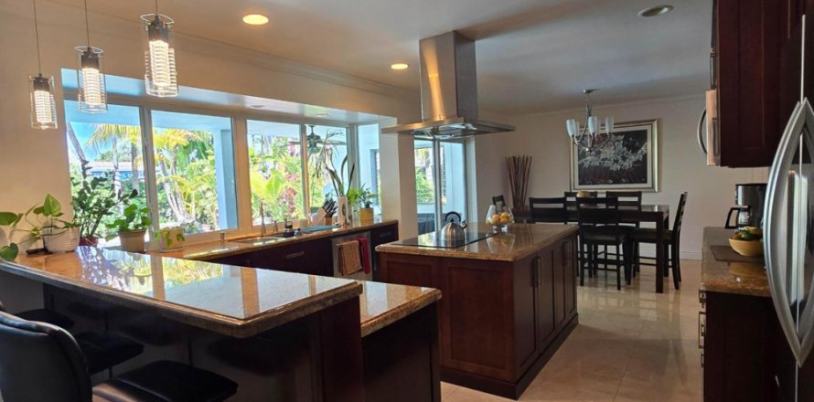 House in Hollywood, Florida 3 bedrooms, 233.93 sq.m. № 2286638