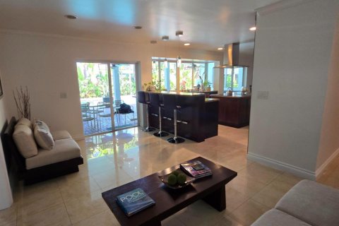 House in Hollywood, Florida 3 bedrooms, 233.93 sq.m. № 2286638 - photo 3