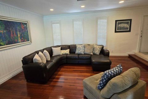 House in Hollywood, Florida 3 bedrooms, 233.93 sq.m. № 2286638 - photo 5