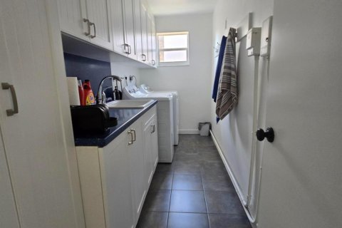 House in Hollywood, Florida 3 bedrooms, 233.93 sq.m. № 2286638 - photo 14