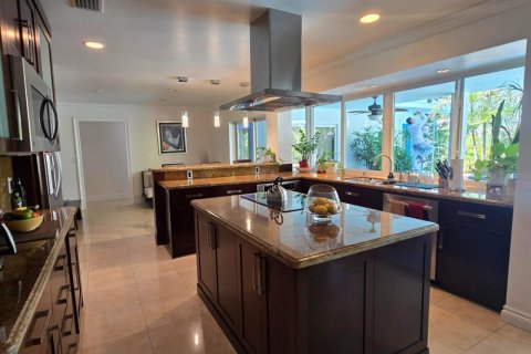 House in Hollywood, Florida 3 bedrooms, 233.93 sq.m. № 2286638 - photo 2