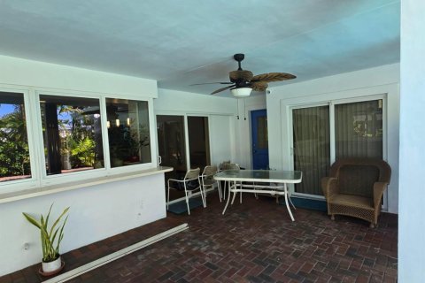 House in Hollywood, Florida 3 bedrooms, 233.93 sq.m. № 2286638 - photo 16