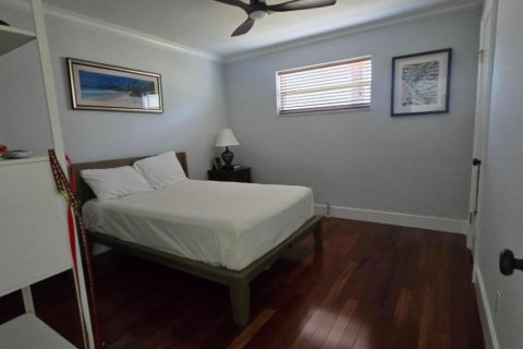 House in Hollywood, Florida 3 bedrooms, 233.93 sq.m. № 2286638 - photo 8