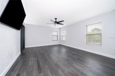 House in DeBary, Florida 4 bedrooms, 233.28 sq.m. № 2111561 - photo 25