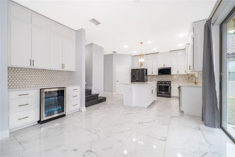 House in DeBary, Florida 4 bedrooms, 233.28 sq.m. № 2111561 - photo 5