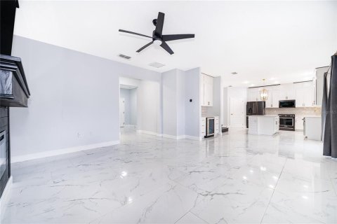House in DeBary, Florida 4 bedrooms, 233.28 sq.m. № 2111561 - photo 11