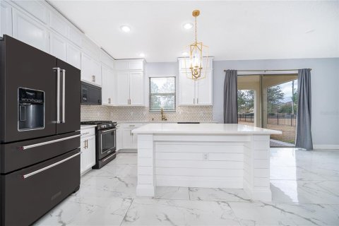 House in DeBary, Florida 4 bedrooms, 233.28 sq.m. № 2111561 - photo 7