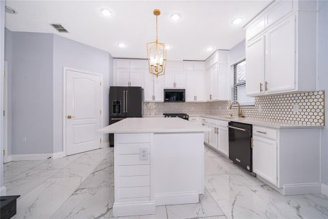 House in DeBary, Florida 4 bedrooms, 233.28 sq.m. № 2111561 - photo 6