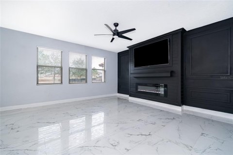 House in DeBary, Florida 4 bedrooms, 233.28 sq.m. № 2111561 - photo 13
