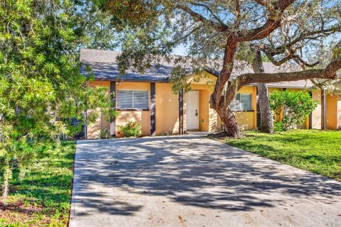 Villa ou maison à louer à New Port Richey, Floride: 2 chambres, 93.65 m2 № 2429414 - photo 3