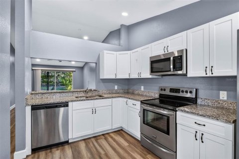 Villa ou maison à louer à New Port Richey, Floride: 2 chambres, 93.65 m2 № 2429414 - photo 10