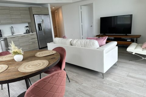 Снять в аренду кондоминиум в Майами, Флорида 2 спальни, 90.3м2, № 2005938 - фото 2