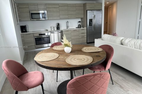 Снять в аренду кондоминиум в Майами, Флорида 2 спальни, 90.3м2, № 2005938 - фото 3