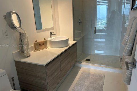 Снять в аренду кондоминиум в Майами, Флорида 2 спальни, 90.3м2, № 2005938 - фото 12