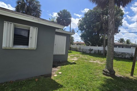Villa ou maison à louer à Lauderhill, Floride: 3 chambres, 115.29 m2 № 2274465 - photo 2