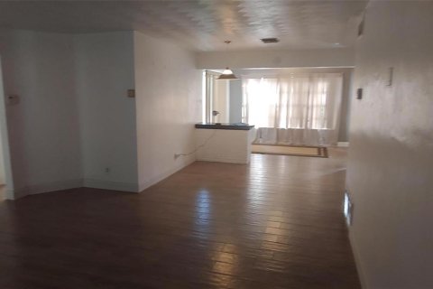 Villa ou maison à louer à Lauderhill, Floride: 3 chambres, 115.29 m2 № 2274465 - photo 3