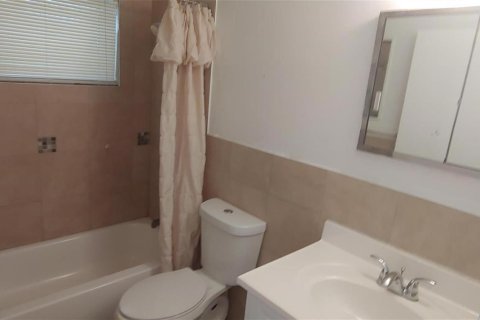 Villa ou maison à louer à Lauderhill, Floride: 3 chambres, 115.29 m2 № 2274465 - photo 6