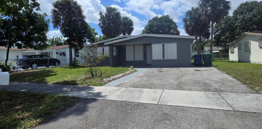 Villa ou maison à Lauderhill, Floride 3 chambres, 115.29 m2 № 2274465