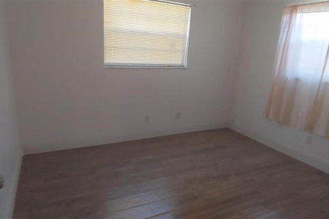 Villa ou maison à louer à Lauderhill, Floride: 3 chambres, 115.29 m2 № 2274465 - photo 4