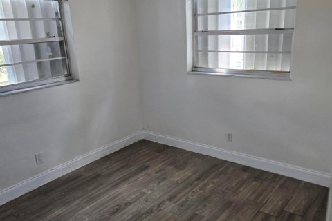 Villa ou maison à louer à Lauderhill, Floride: 3 chambres, 115.29 m2 № 2274465 - photo 13