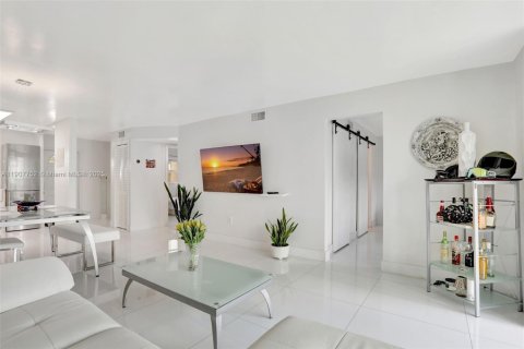 Купить кондоминиум в Санрайз, Флорида 2 спальни, 78.97м2, № 1965701 - фото 14