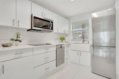 Купить кондоминиум в Санрайз, Флорида 2 спальни, 78.97м2, № 1965701 - фото 4