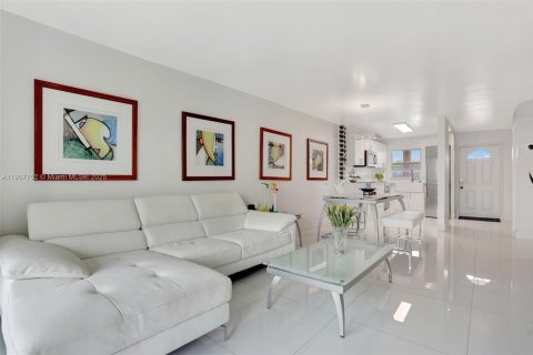 Купить кондоминиум в Санрайз, Флорида 2 спальни, 78.97м2, № 1965701 - фото 9