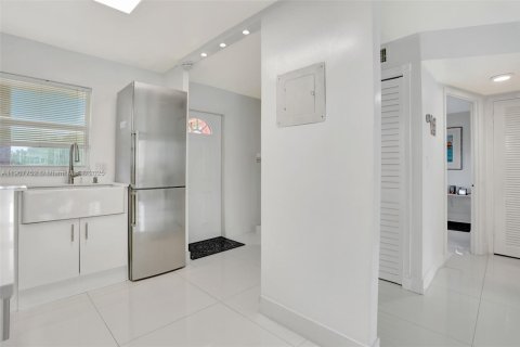 Купить кондоминиум в Санрайз, Флорида 2 спальни, 78.97м2, № 1965701 - фото 20